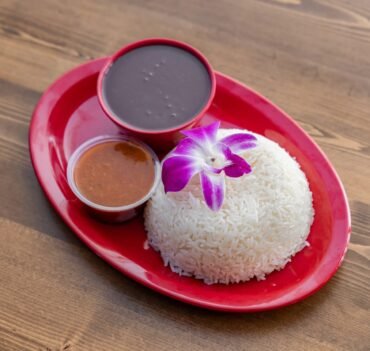 DIRI BLANCE AVEC SAUCE PWA (SIDE OF WHITE RICE AND BEAN SAUCE)